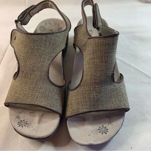 Elegant Tan Women's Sandals